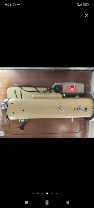 Máquina de coser Alfa beige