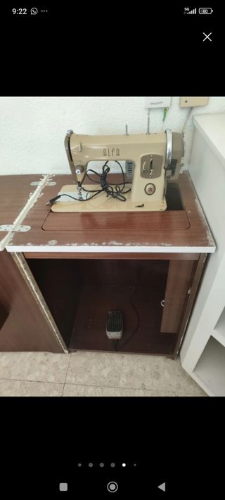 Máquina de coser Alfa beige