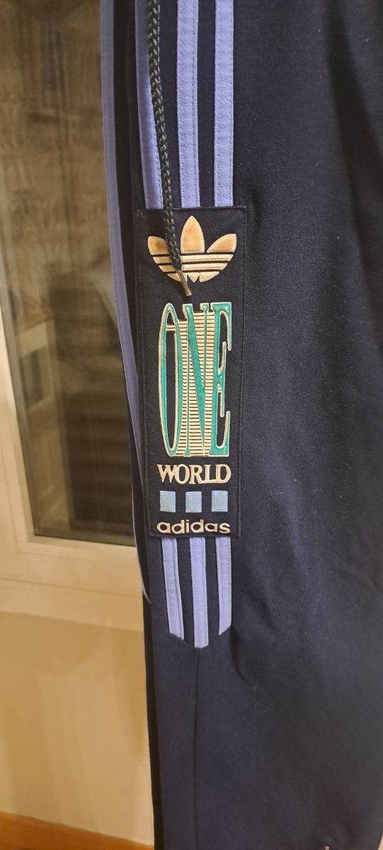 Chandal azul marino Adidas One World años 90