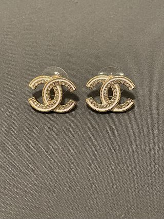 Pendientes Chanel CC Dorados y Blancos