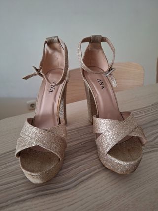 Sandalias tacón doradas brillantes