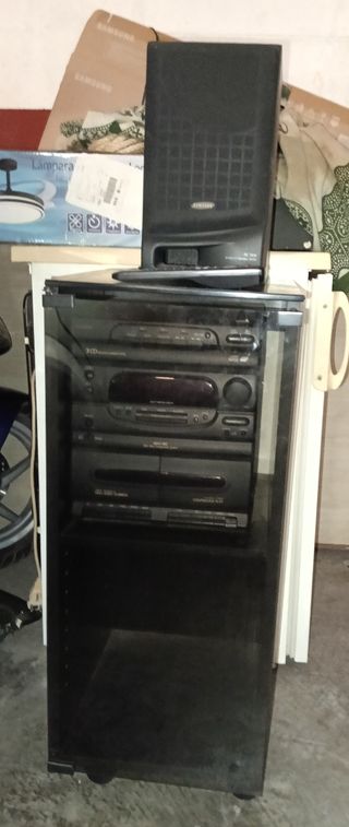 Equipo de música Samsung + mueble