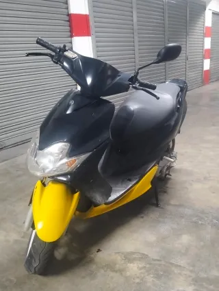 Yamaha Jog RR Negra y Amarilla