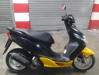Yamaha Jog RR Negra y Amarilla