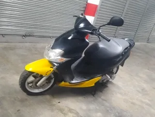 Yamaha Jog RR Negra y Amarilla