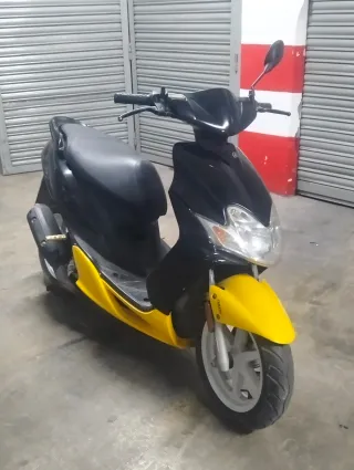 Yamaha Jog RR Negra y Amarilla