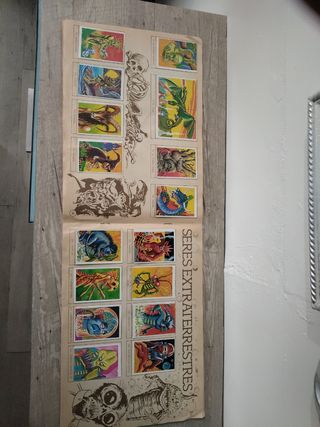 Album monstruos cromos