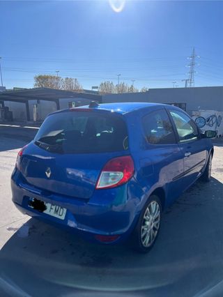 CLIO AZUL 2008