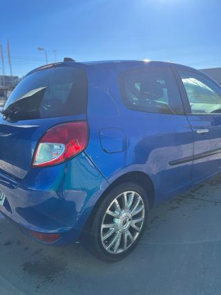CLIO AZUL 2008
