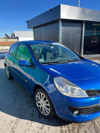 CLIO AZUL 2008