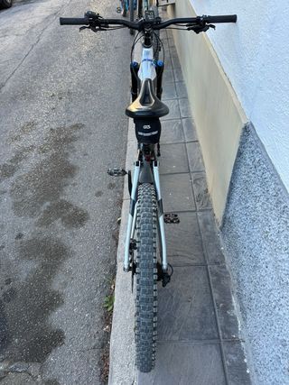BICICLETA ELÉCTRICA SEMINUEVA MONDRAKER CRAFTY. 