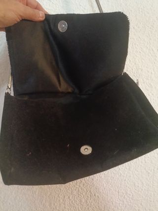 Bolso de mano plateado y negro