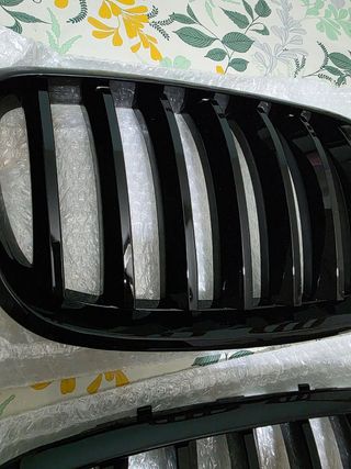 Parrilla BMW Negra Brillante