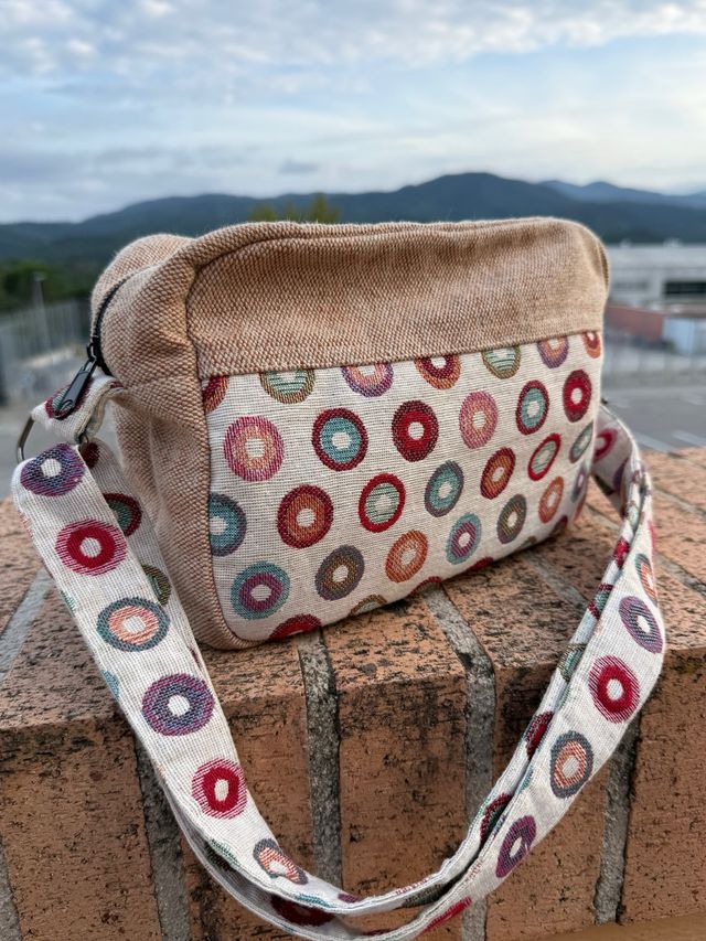 Bolso de hombro con estampado de círculos
