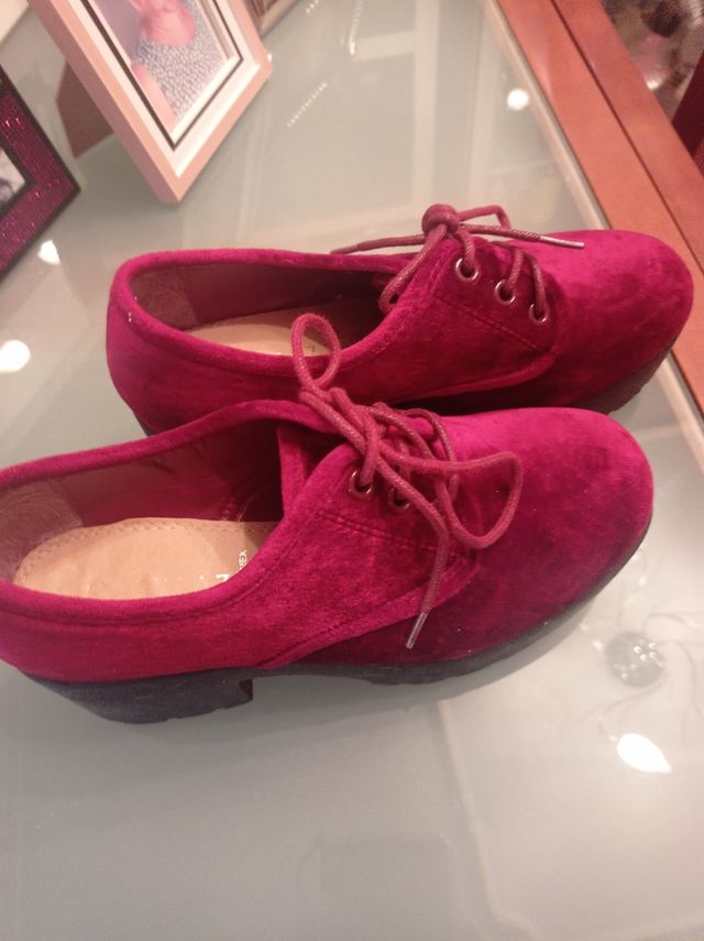 Zapatos de cordone color Burdeos.