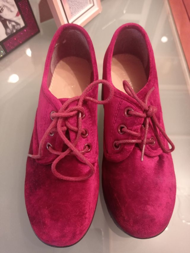 Zapatos de cordone color Burdeos.