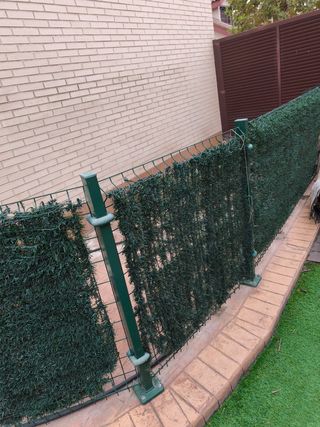 Valla metálica verde 7m x 1m