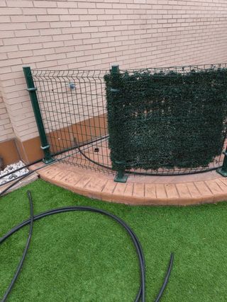 Valla metálica verde 7m x 1m