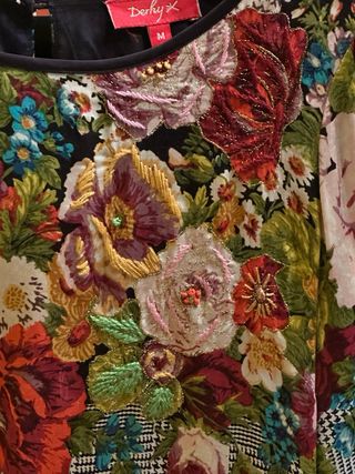 Vestido estampado floral y cuadros media manga.