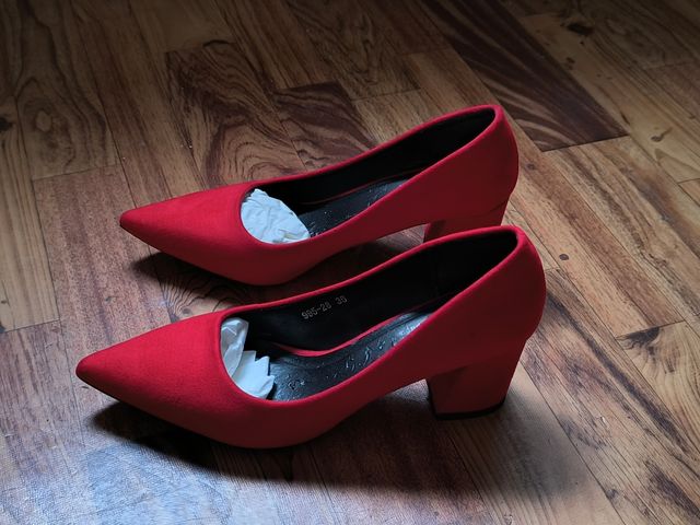 Zapatos de salón a estrenar