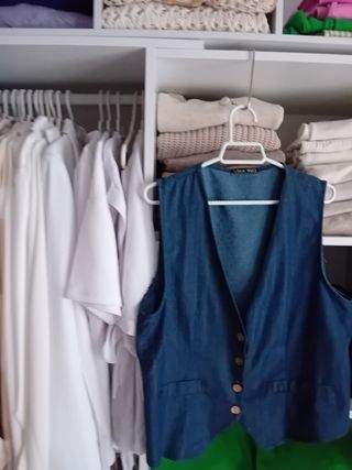 Chaleco vaquero y regalo otra prenda