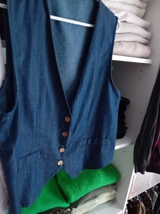 Chaleco vaquero y regalo otra prenda