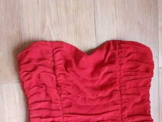 Vestido H&M Rojo Fruncido escote corazón.
