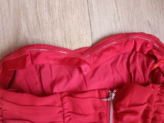 Vestido H&M Rojo Fruncido escote corazón.