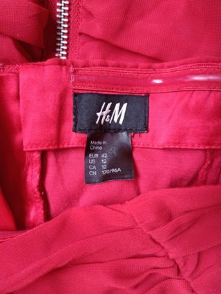 Vestido H&M Rojo Fruncido escote corazón.