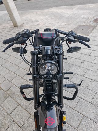 Harley Davidson Sportster Roadster 1200.

