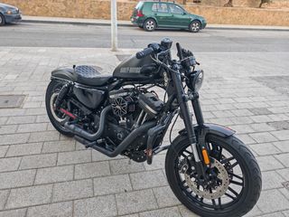 Harley Davidson Sportster Roadster 1200.
