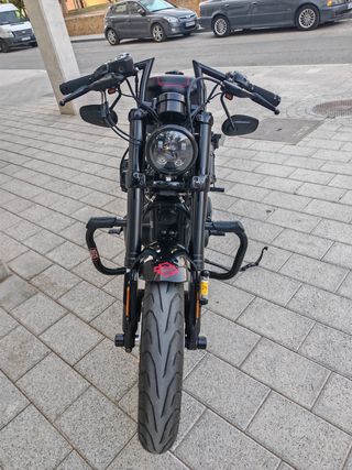 Harley Davidson Sportster Roadster 1200.
