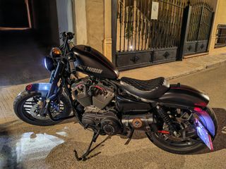 Harley Davidson Sportster Roadster 1200.
