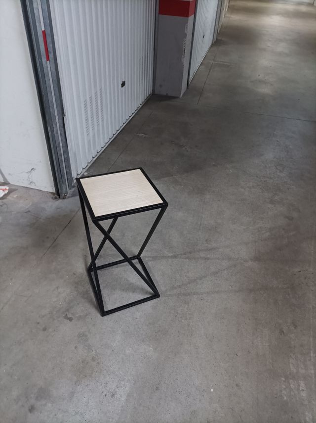 Soporte mesita para el hogar o negoció 