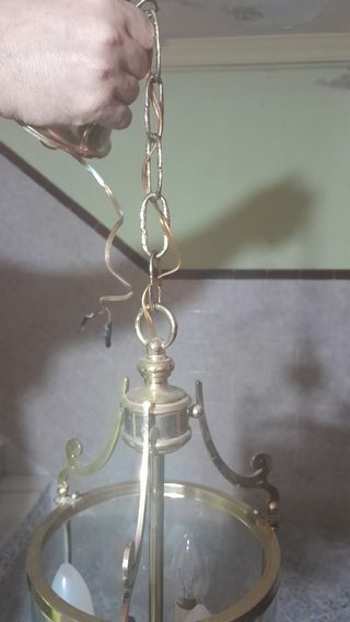 Lámpara colgante dorada con cristal