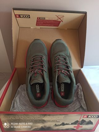 Zapatillas de montaña +8000 verdes y rojas