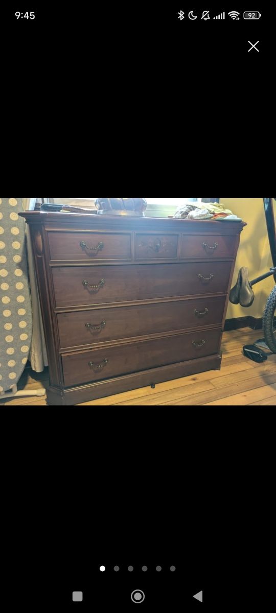 Cómoda de madera maciza con espejo