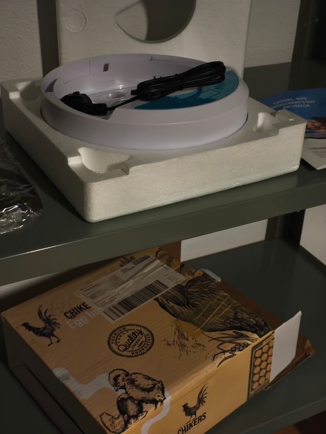 Incubadora de huevos CHIKERS-MINI 9 huevos