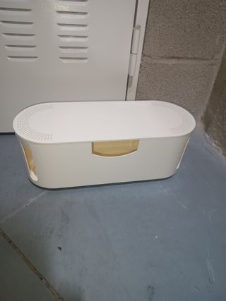 Caja organizadora de cables blanca