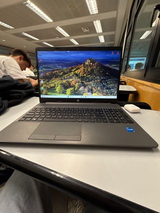 Portátil HP 250 G9 15.6 16GB RAM i5