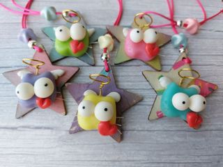 Colgantes estrellas con gatos angeles enamorados