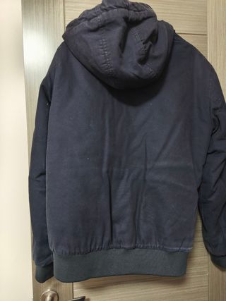 Chaqueta azul para hombre.