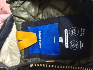 Chaqueta azul para hombre.