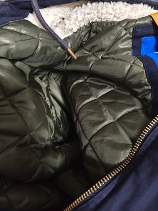 Chaqueta azul para hombre.
