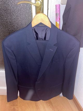 Traje de novio azul
