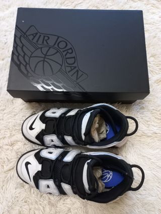 Zapatillas Nike Air Uptempo Negras y Blancas