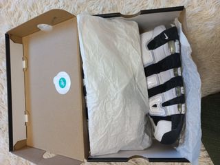 Zapatillas Nike Air Uptempo Negras y Blancas