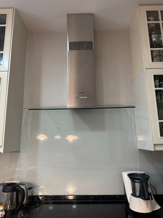 campana extractora marca Miele, con vidrio