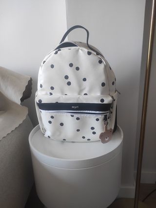 Mochila bebé lunares Mayoral con osito.
Nueva.