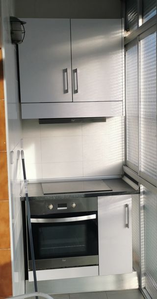 Cocina completa: Vitro, horno, campana y mueble